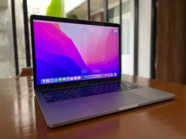 Rp 9,500,000 Macbook Pro 2017 iBox on Carousell